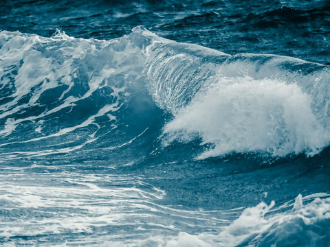 Big Ocean Waves Crashing The Seashore © Kathywooding90