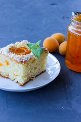 Lush cake with apricots