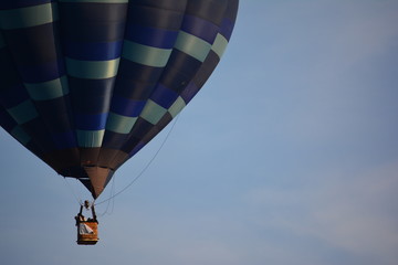 Mongolfiera blu e argento