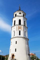Fototapeta na wymiar Beautiful sky over the city of Vilnius-view of the bell tower.