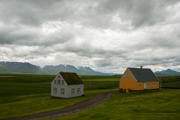 Obraz premium Glaumbaer, conjunto de casas em turfa datado de fins de 1800, que reproduzem um estilo de construção usado por séculos na Islândia