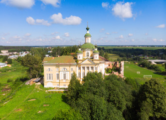 Fototapeta na wymiar Cathedral of the Ascension of the Lord. Spaso-Sumorin Monastery. Totma. Vologda Region. Russia. view from above