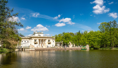 Fototapeta na wymiar Royal Palace on the Water in Lazienki Park, Warsaw
