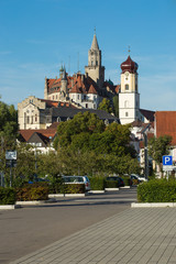 Fototapeta na wymiar St. Johann Kirche und Hohenzollernschloss in Sigmaringen an der Donau