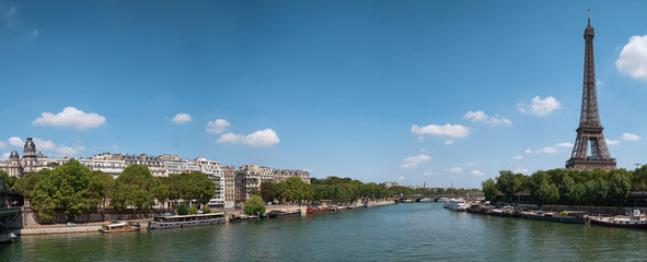Naklejka premium panoramic view at Paris form the Bir-Hakeim bridge