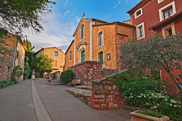 Fototapeta na wymiar Roussillon, Vaucluse, Provence, France: the church of Saint-Michel