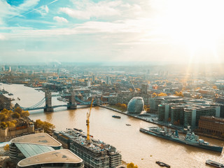 Fototapeta premium london skyline at sunrise overlooking tower bridge
