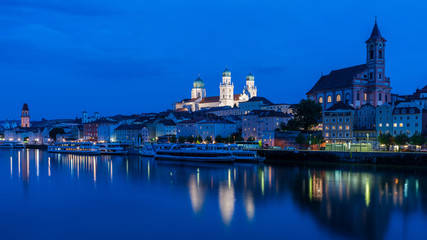 Passau – Panorama bei Blauer Stunde