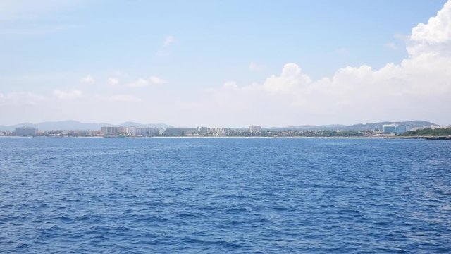 Panorama bei Sonnenschein Calla Millor K&uuml;ste  in 4K