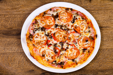 Pizza with ham