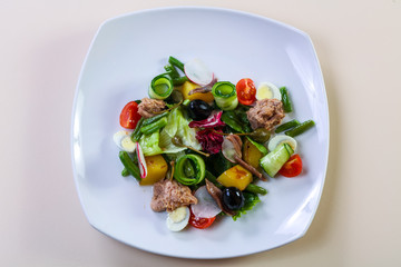 Tuna salad with vegetables