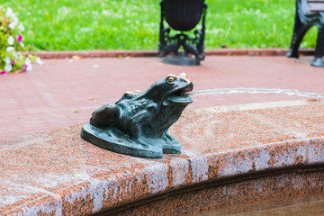 Bronze frog waterwork