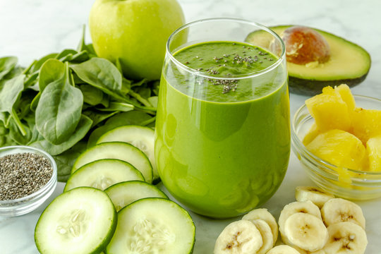 Green detox spinach kale smoothies