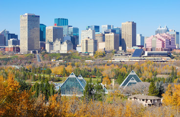 Cityscape of Edmonton, Alberta, Canada, during the autumn season. - obrazy, fototapety, plakaty