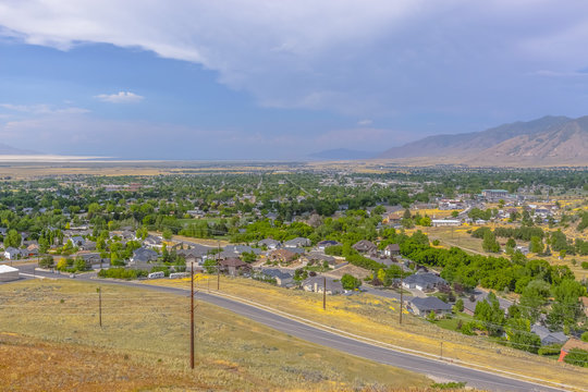 Homes in Tooele with power lines from hill