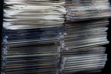 積み重なったCDケース