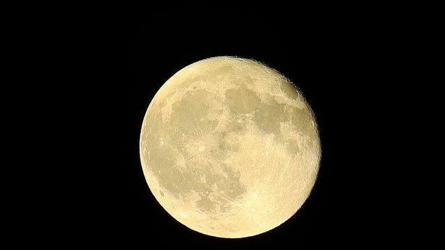 月イメージ素材、月齢16.4。右欠けで、右端が立体的。静謐な雰囲気
