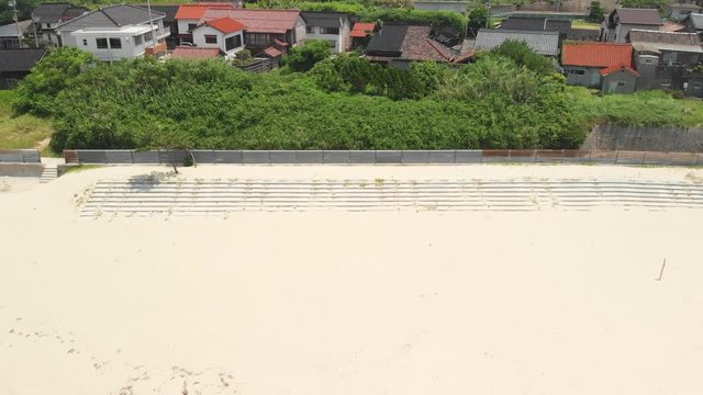 ドローン空撮 夏のビーチ 砂浜から引き