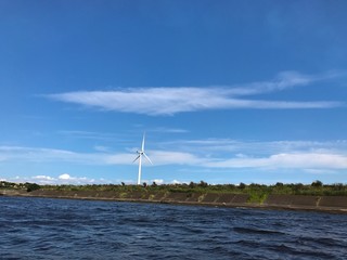 京浜運河からの風車