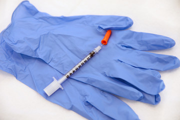 Medical gloves and injection syringe