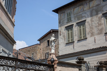 Fototapeta na wymiar Angel statue in Bergamo, Italy