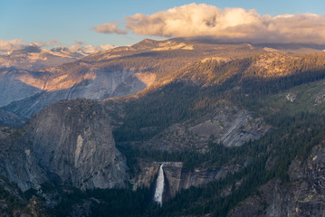 Fototapeta premium Sunset from Glacier Point in Yosemite National Park, California