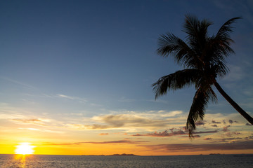 Fototapeta na wymiar Sunset on Denarau Island, Fiji
