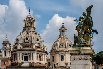 Fototapeta na wymiar Roma, monumenti all'altare della Patria