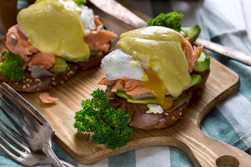 Eggs benedict with salmon