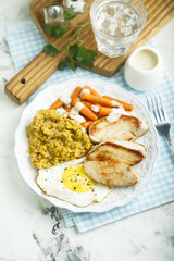 Fried turkey with lentils, egg and baby carrot