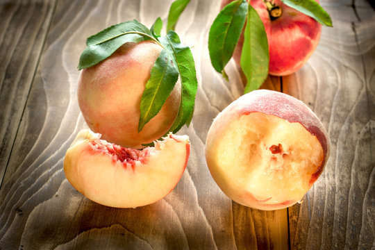  Juicy and delicious organic peach - healthy food (healthy eating)