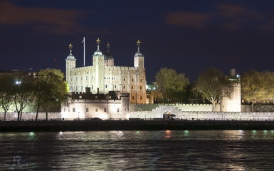 Fototapeta na wymiar Tower of London at night, United Kingdom of Great Britain and Northern Ireland