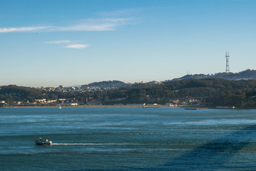 Obraz premium Golden Gate Bridge, Crissy Field, Alcatraz island, San Francisco, California, USA