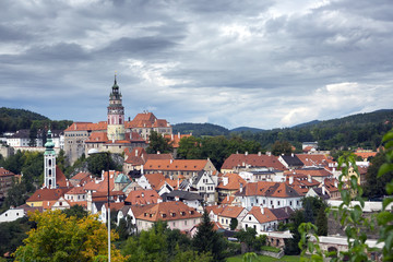 Obraz premium Cesky Krumlov with stormy clouds, Czech Republic