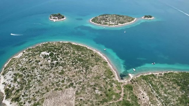 Vista aerea dell&rsquo;isola a forma di cuore, Croazia, isola degli innamorati, Otok Galesnnjak, isolotto, scoglio. Chiamato anche otok za Zaljubljene, isola dell&rsquo;amore. Comune di Torrette
