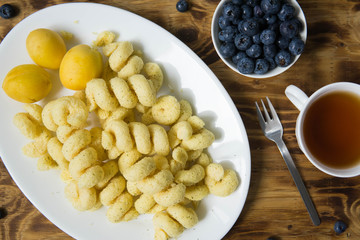 Snacks with flavoring, fresh apricots, black tea and blueberry   
