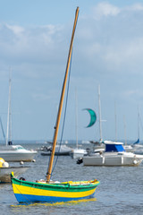 BASSIN D'ARCACHON (France), bateau traditionnel appel&eacute; Pinasse