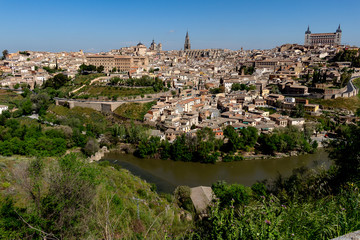 Fototapeta na wymiar Panoramic view of the city of Toledo.