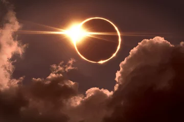 Totale Sonnenfinsternis. Bei einer Sonnenfinsternis verdeckt der Mond die Sonne © Peter Jurik