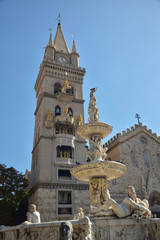 Fototapeta na wymiar Orionbrunnen vor dem Dom von Messina