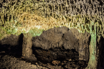 Croazia, 26/06/2018: rocce, stalattiti e stalagmiti nelle Grotte di Barać, registrate per la prima volta nel 1699, vicino al villaggio di Nova Kršlja, nella zona dei laghi di Plitvice