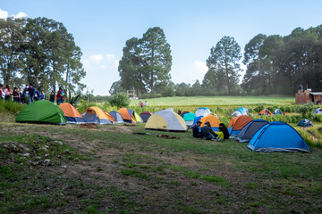 CAMPAMENTO EN EL MONTE
