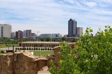 Fototapeta premium A view of downtown Columbus Ohio from the city park.