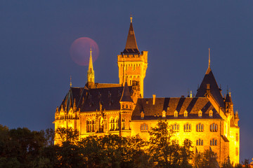 Fototapeta na wymiar Schloss Wernigerode und der Blutmond