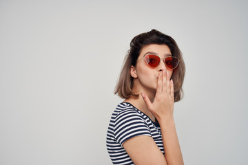 woman with glasses a kiss