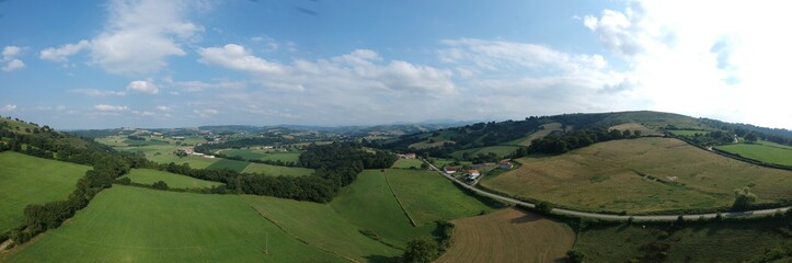 Fototapeta na wymiar Panoramique montagnes du Pays-Basque