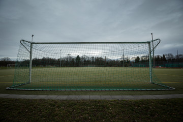 Fußballtor mit Spielfeld  