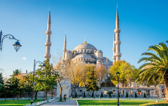 The Blue Mosque, (Sultanahmet Camii), Istanbul, Turkey.