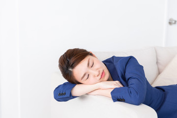 疲れた女性　ビジネス