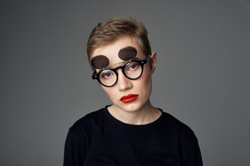 Fototapeta na wymiar woman with glasses portrait